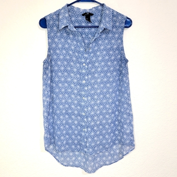 H&M Tops - H&M Breezy Semi-Sheer Sleeveless Button Front Blouse Women's 8